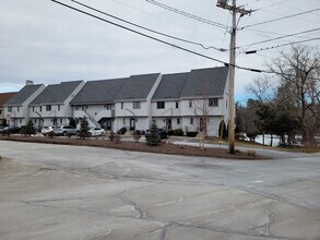 33 River Front Dr, Unit 9 in Manchester, NH - Building Photo - Building Photo