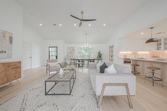 6254 Locke Ln in Houston, TX - Building Photo - Building Photo