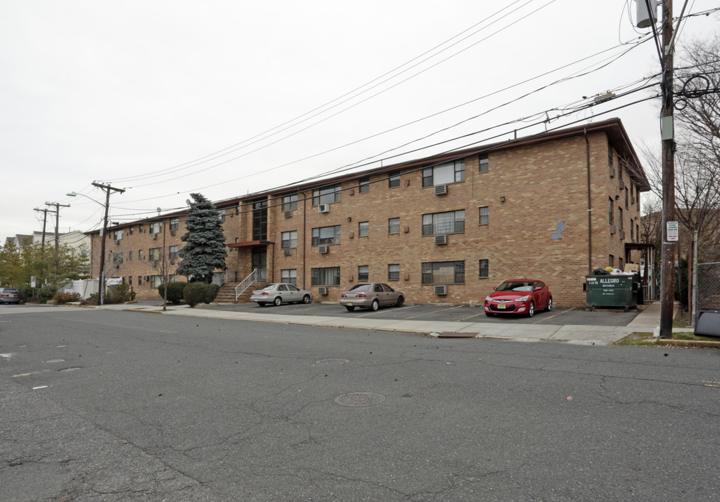 7-11 North Ln in Bayonne, NJ - Building Photo