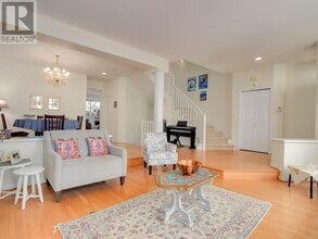 2979 Panorama Dr in Coquitlam, BC - Building Photo - Building Photo