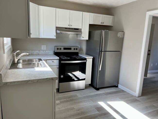 315 Bybee Branch Rd in McMinnville, TN - Foto de edificio - Building Photo