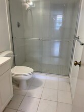 150 Ocean Ln Dr in Key Biscayne, FL - Building Photo - Building Photo