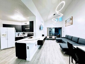 3646 Southpointe Dr in Orlando, FL - Building Photo - Building Photo