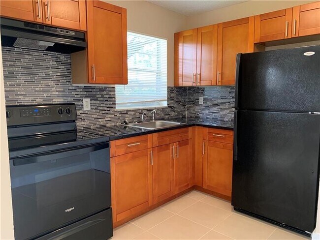 5180 NE 6th Ave in Oakland Park, FL - Building Photo - Building Photo