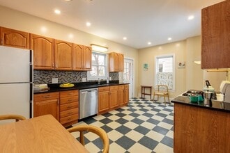 330 Lowell St in Somerville, MA - Building Photo - Building Photo