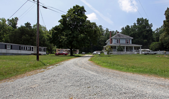 405 Us-70a Hwy in Hillsborough, NC - Building Photo - Building Photo