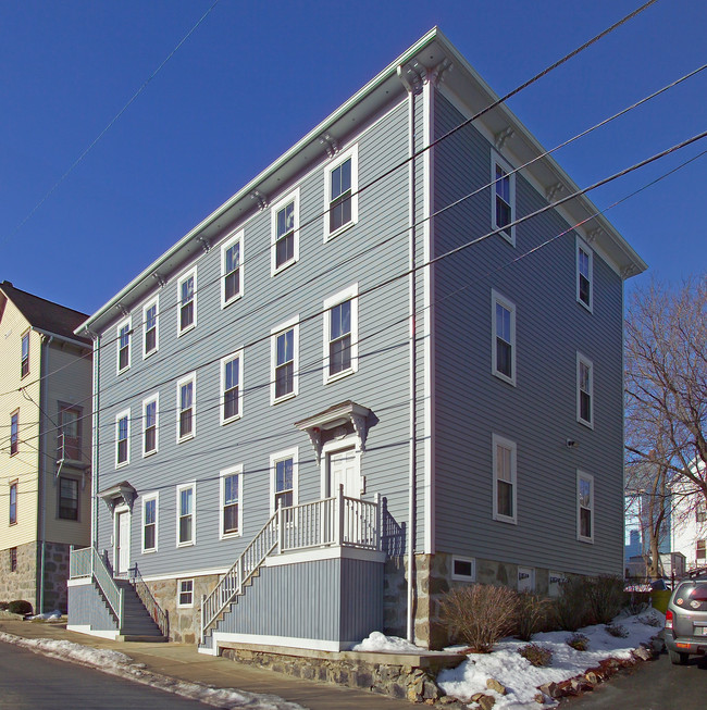 297-303 Hartwell St in Fall River, MA - Foto de edificio - Building Photo