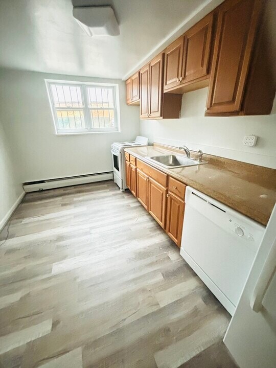 41 Colborne Rd, Unit B2 in Boston, MA - Building Photo