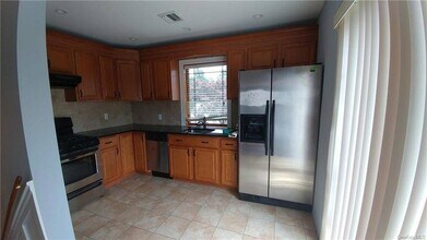 113 Maple Pl in Yonkers, NY - Building Photo - Building Photo