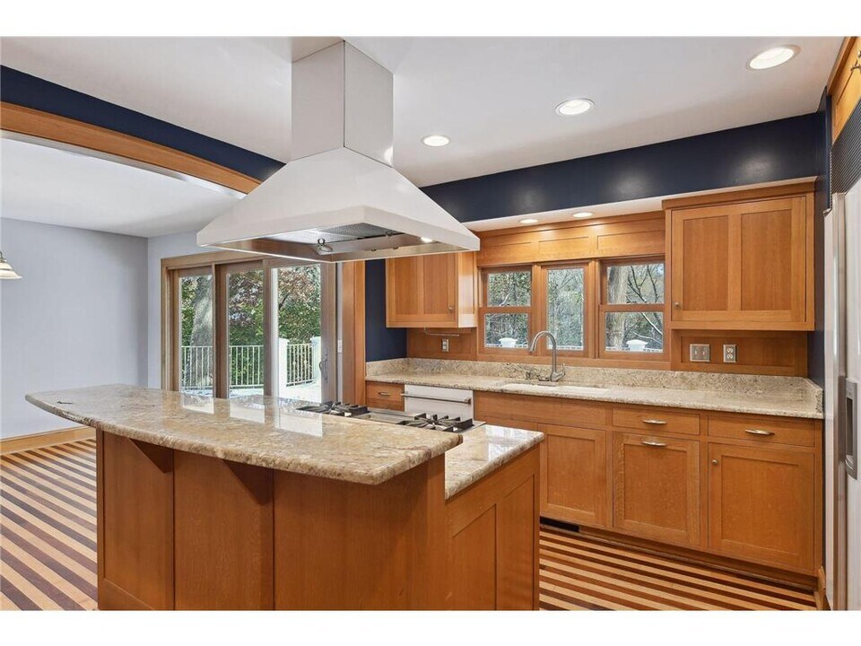 5207 Doncaster Way in Minneapolis, MN - Building Photo