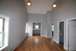 135 Chestnut St, Unit 135