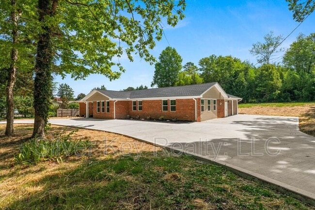 144 Co Rd 575 in Englewood, TN - Building Photo - Building Photo