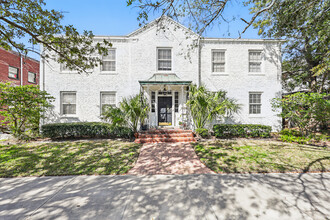 Charleston Court in Jacksonville, FL - Building Photo - Building Photo