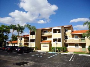 9921 Nob Hill Pl in Sunrise, FL - Building Photo - Building Photo