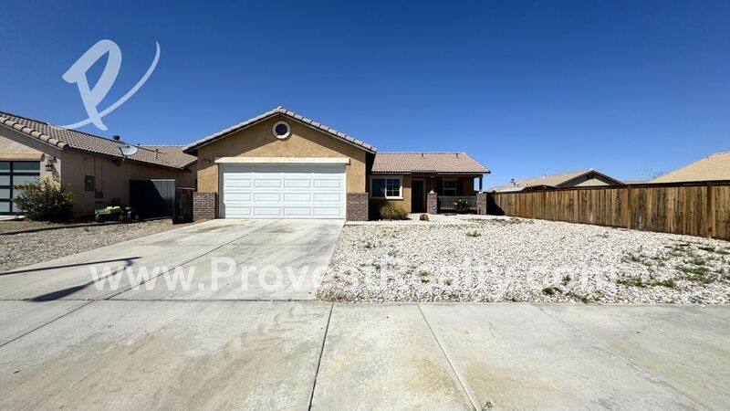 11874 Stockton St in Adelanto, CA - Building Photo