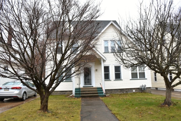 730 Pine St, Unit 730.5 Upstairs in Meadville, PA - Foto de edificio - Building Photo