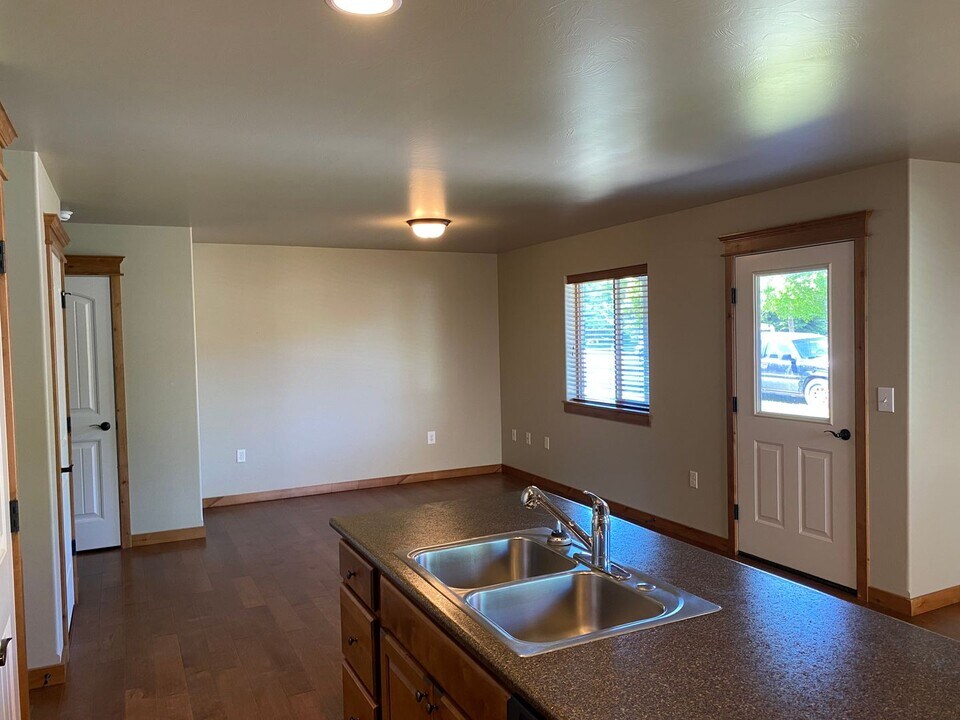 2935 Warbler Way in Bozeman, MT - Building Photo