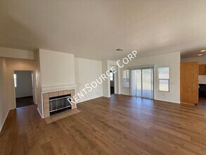 349 E Ave J 8 in Lancaster, CA - Building Photo - Building Photo