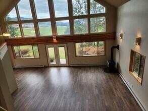 650 Williams Rd E in Gallatin Gateway, MT - Building Photo - Building Photo