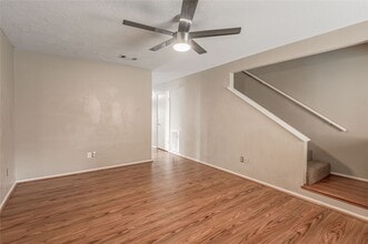 2521 Crosstimbers Dr in Huntsville, TX - Building Photo - Building Photo