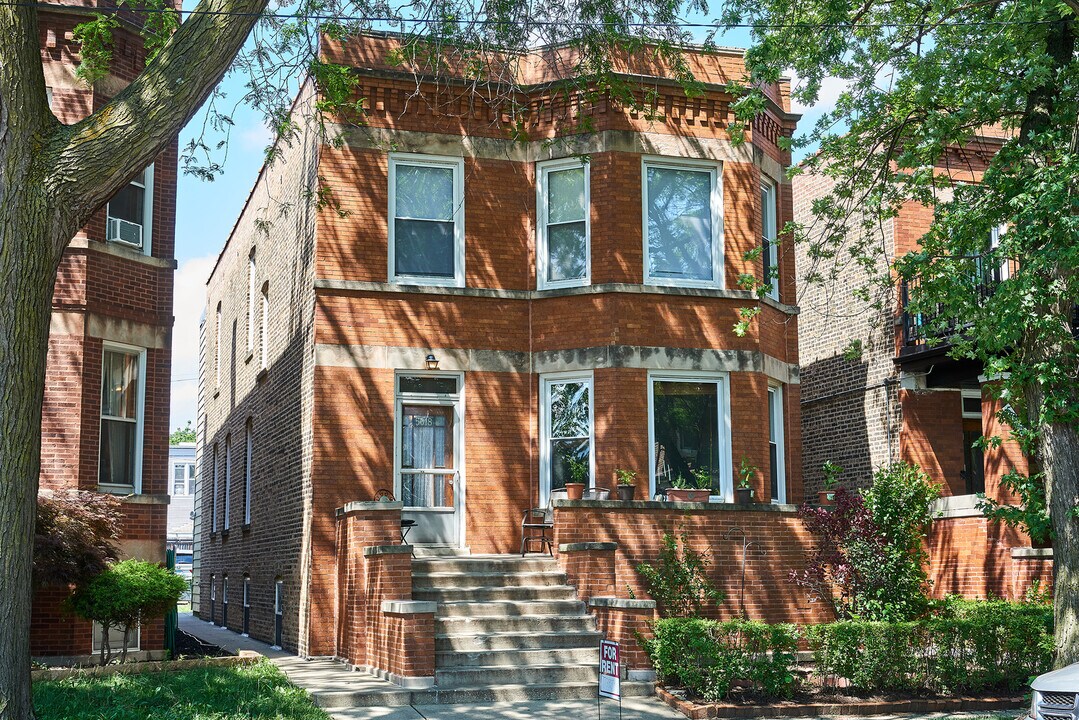 5018 W Pensacola Ave in Chicago, IL - Foto de edificio