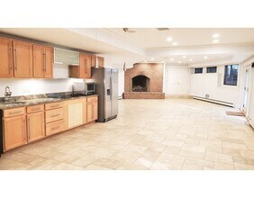 36 Sunhill Ln-Unit -G in Newton, MA - Building Photo - Building Photo