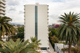 Doheny Plaza Condominiums in West Hollywood, CA - Building Photo - Building Photo