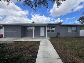 5721 SW 41st St in West Park, FL - Building Photo