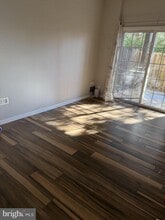 11425 Log Ridge Dr in Fairfax, VA - Building Photo - Building Photo