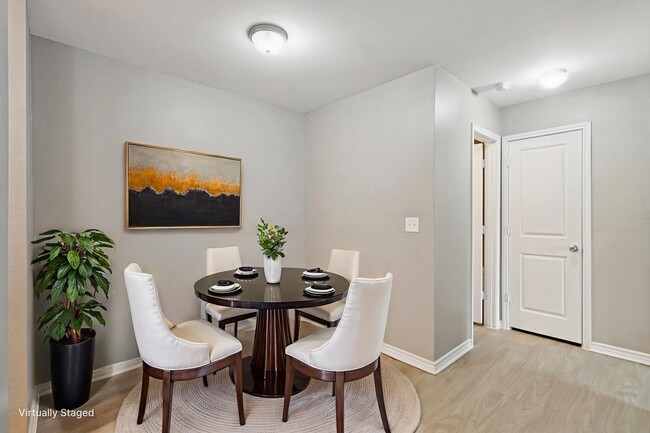 Knoll Crest in San Antonio, TX - Building Photo - Building Photo