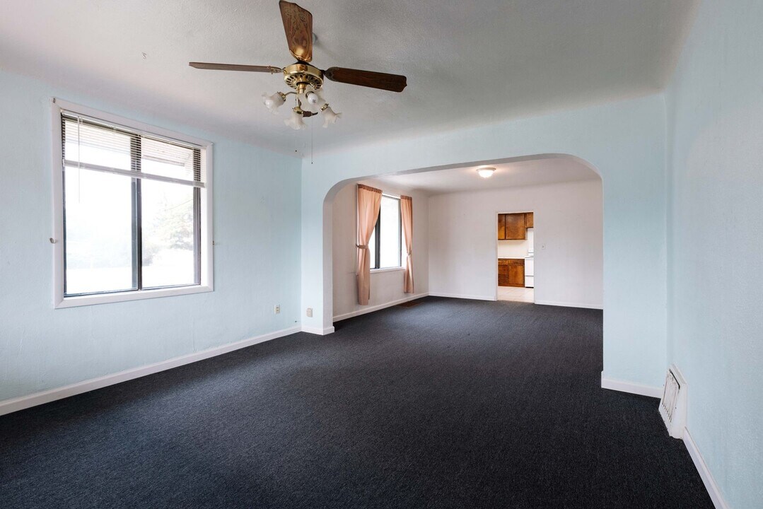 7 N 5th W in Rexburg, ID - Building Photo