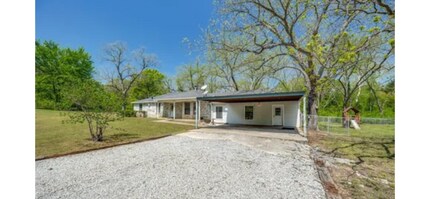 2088 Co Rd 1215 in Savoy, TX - Building Photo - Building Photo