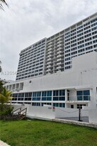 5555 Collins Ave in Miami Beach, FL - Building Photo