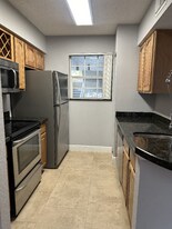 2810 N Oakland Forest Dr in Oakland Park, FL - Building Photo