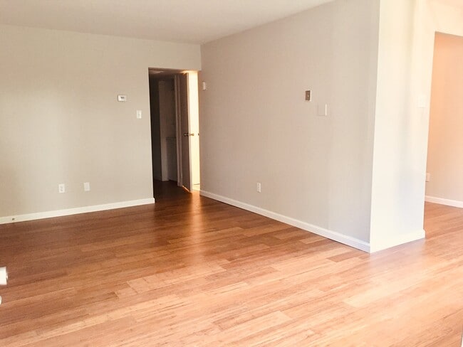 810 N Forklanding Rd, Unit 211 in Maple Shade, NJ - Building Photo - Building Photo