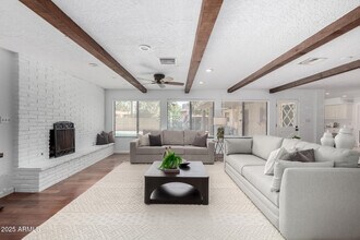 8520 E Turney Ave in Scottsdale, AZ - Building Photo - Building Photo