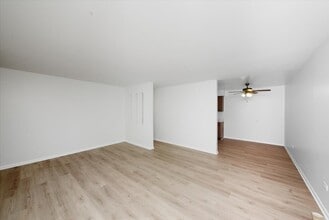 700 McKinley Ave in Mundelein, IL - Building Photo - Building Photo