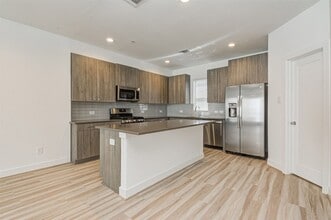 482 S Centro Cir in Shenandoah, TX - Foto de edificio - Building Photo