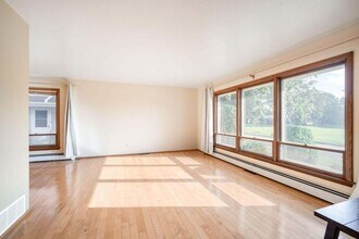 4321 N 99th St in Wauwatosa, WI - Building Photo - Building Photo