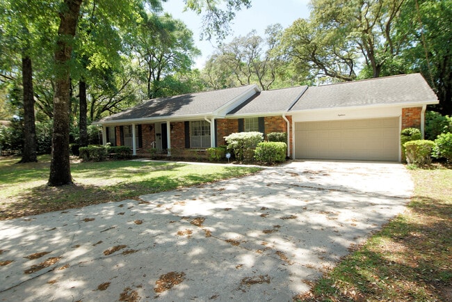 18 Sherwood Rd NW in Fort Walton Beach, FL - Building Photo - Building Photo