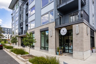 72nd Apartments in Tigard, OR - Building Photo - Building Photo