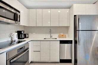 2602 E Hallandale Beach Blvd in Hallandale Beach, FL - Building Photo - Building Photo