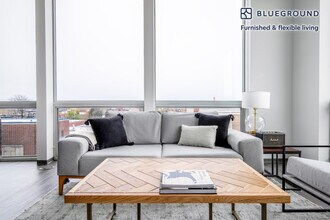 2340 N California Ave, Unit FL4-ID373 in Chicago, IL - Building Photo - Building Photo