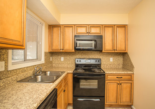 Rosehill Apartments in Columbus, GA - Building Photo - Interior Photo