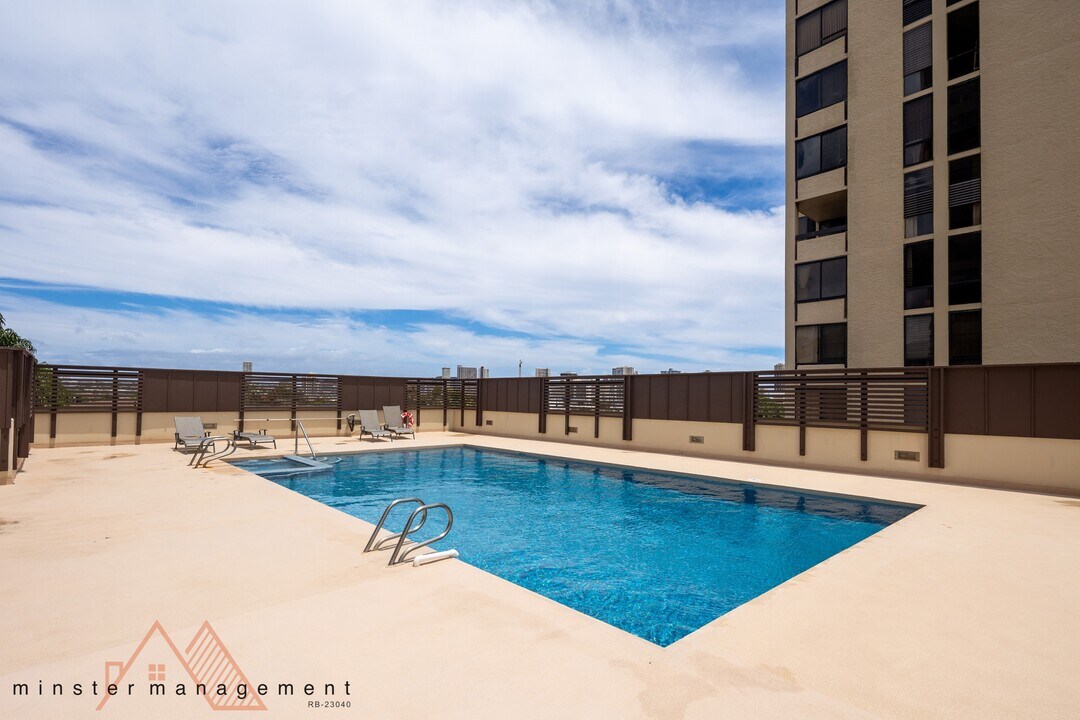 1521 Alexander St in Honolulu, HI - Building Photo