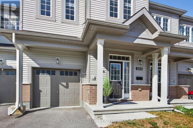 548 Flagstaff Dr in Ottawa, ON - Building Photo - Building Photo