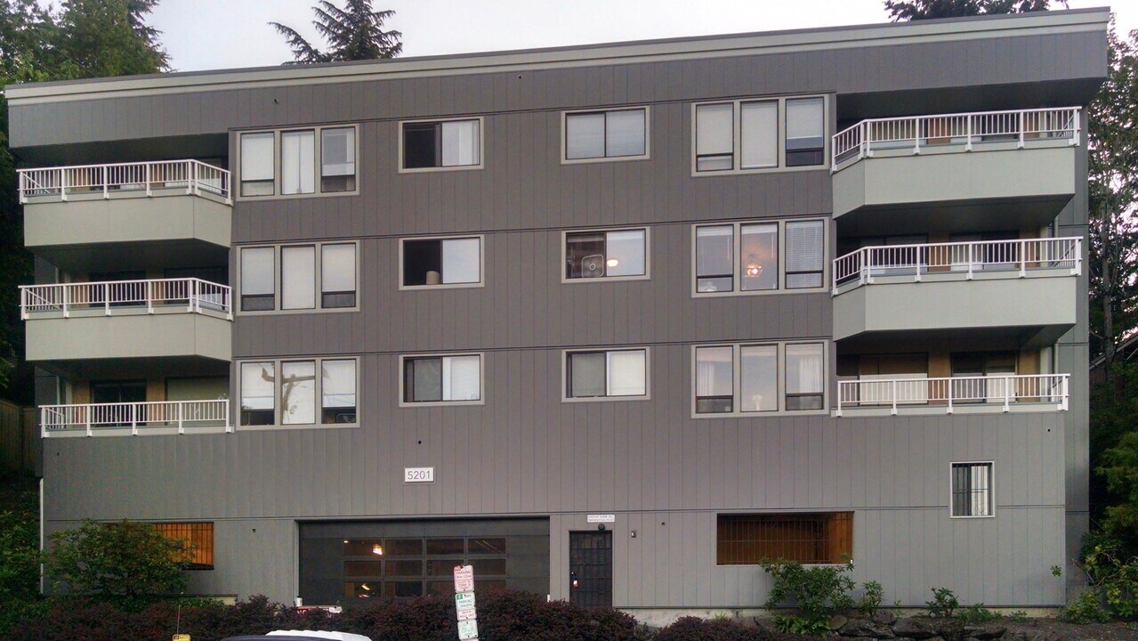 5201 22nd Ave NE, Unit 104 in Seattle, WA - Building Photo
