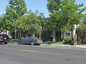 Union Court in Manteca, CA - Building Photo - Building Photo