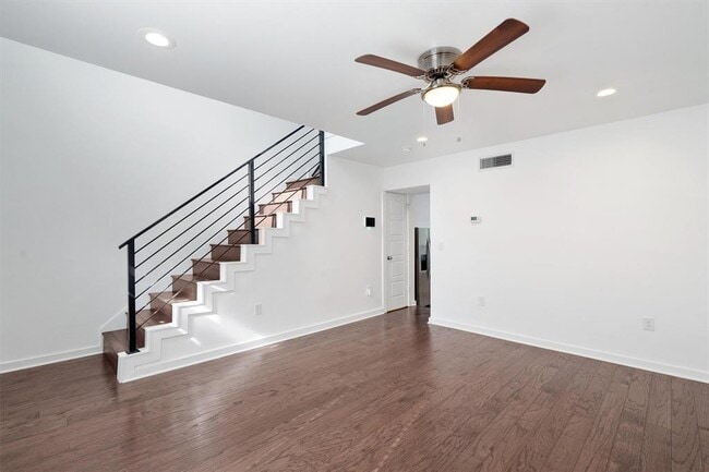 6211 Manor Rd in Austin, TX - Foto de edificio - Building Photo