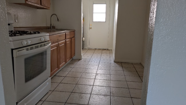 32350 Rancho Vista Dr in Cathedral City, CA - Foto de edificio - Building Photo